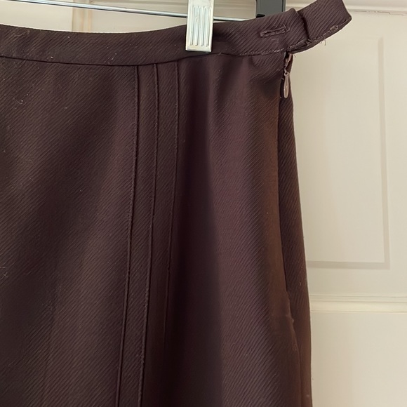 Doncaster wool skirt with pleat detail - Picture 3 of 5